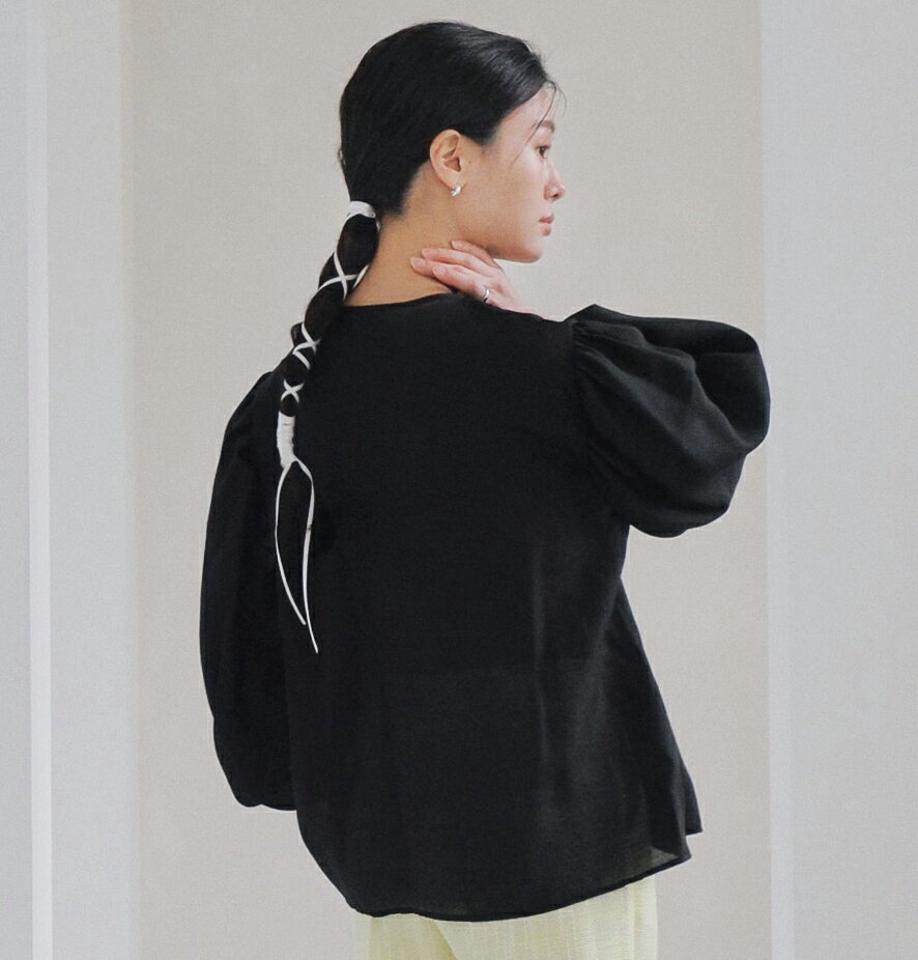 リボンピンタックバルーンブラウス・全3色・t00228 レディース 【bl】トップス ブラウス 七分袖 七分丈 7分袖 7分丈 りぼん 単色 フェミニン シンプル デコルテ 鎖骨 きれいめ ゆったり 大人 春 秋 韓国ファッション ハイホリHIHOLLI