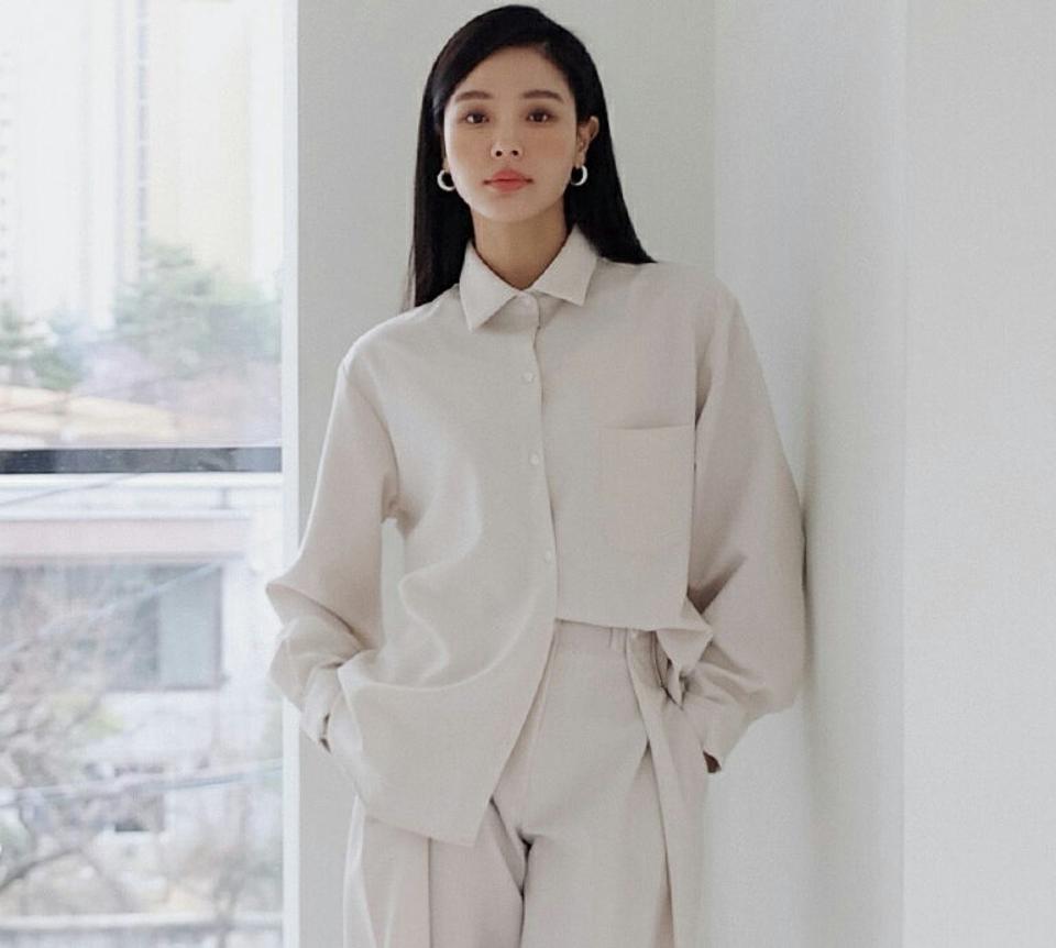 ラウンドヘムシャツ・全2色・t00234 レディース 【bl】トップス シャツ 長袖 単色 無地 シンプル ベーシック きれいめ 大人 オフィスカジュアル 学校行事 サイドスリット ポエット タック 春 秋 韓国ファッション ハイホリHIHOLLI