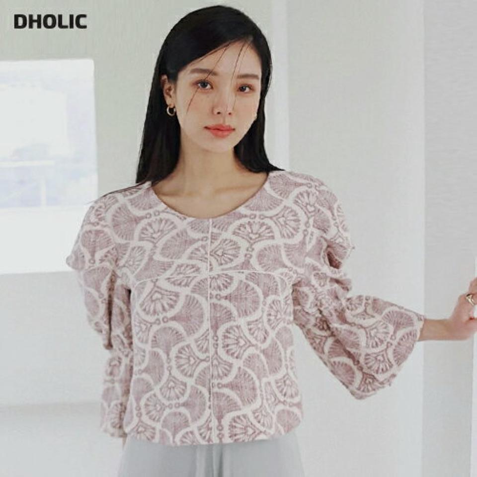 クロップドパターンパフブラウス・全3色・t00231 レディース 【bl】トップス ブラウス 七分袖 七分丈 7分袖 7分丈 総柄 クロップド丈 短丈 パフ袖 パフスリーブ 袖コン ボリューム袖 ユニーク 春 秋 韓国ファッション ハイホリHIHOLLI