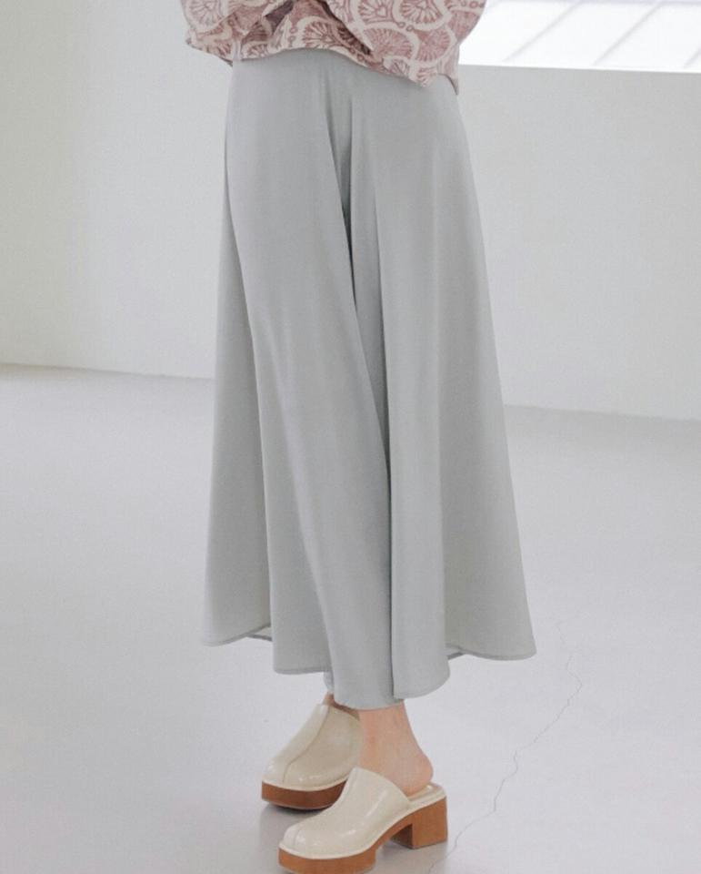 サテンフレアパンツ・全3色・b00240 レディース 【pt】パンツ ズボン ロングパンツ スカンツ 揺れ感 ワイドパンツ 単色 無地 サテン シンプル フレア カジュアル ハイウエスト フェミニン 春 夏 韓国ファッション ハイホリHIHOLLI