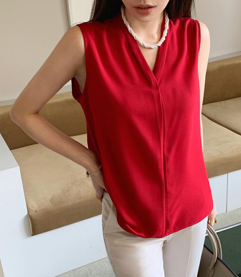 Vネックタックノースリーブ・全4色 レディース 【tops】トップス ノースリーブ スリーブレス Vネック 鎖骨 デコルテ 春 夏 単色 無地 シンプル きれいめ 上品 大人っぽ ピンク ブラック ホワイト レッド 韓国ファッション ハイホリHIHOLLI