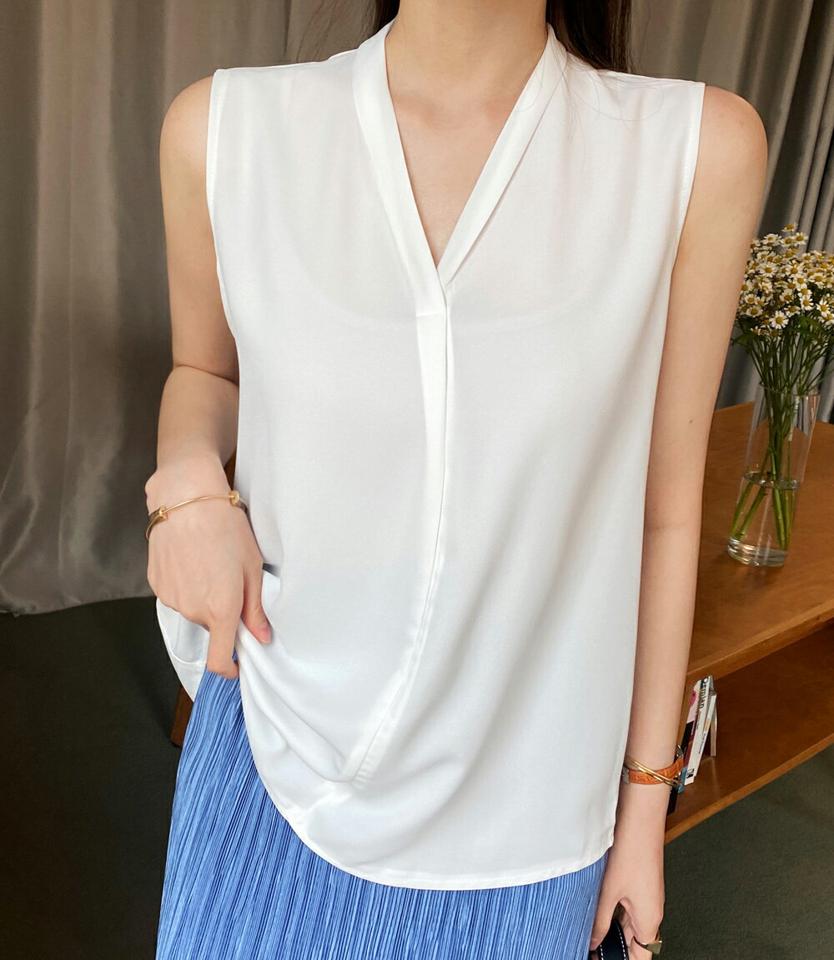 Vネックタックノースリーブ・全4色 レディース 【tops】トップス ノースリーブ スリーブレス Vネック 鎖骨 デコルテ 春 夏 単色 無地 シンプル きれいめ 上品 大人っぽ ピンク ブラック ホワイト レッド 韓国ファッション ハイホリHIHOLLI