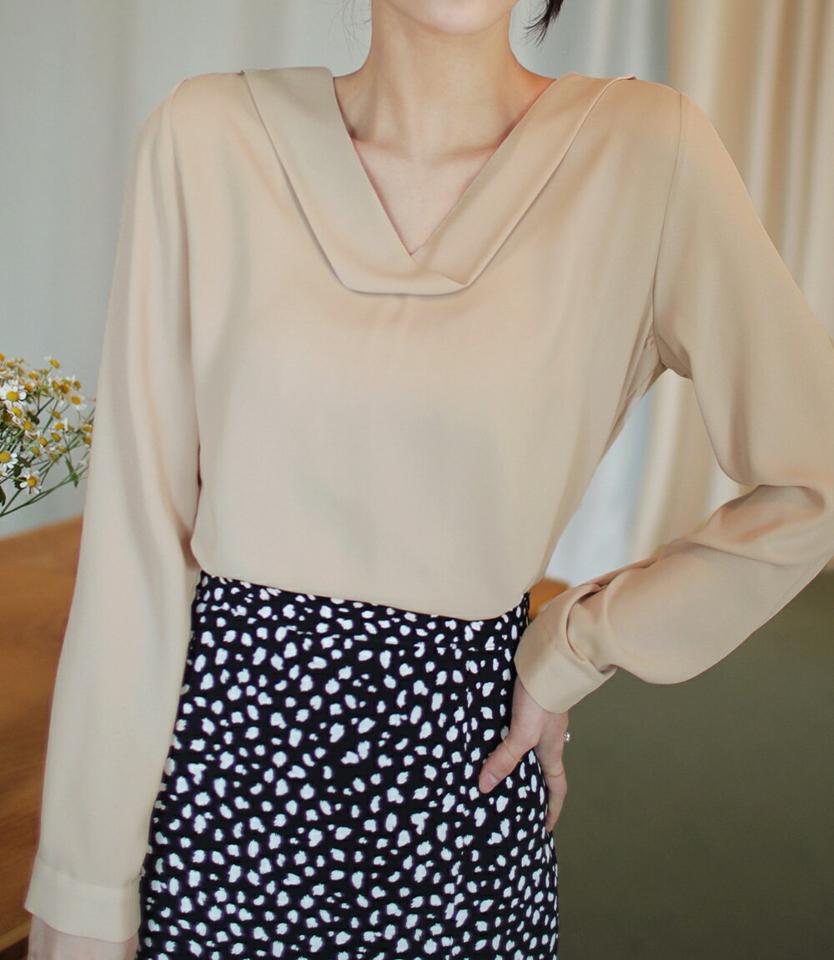 ディテールVネックブラウス・全3色 レディース 【bl】ブラウス トップス 長袖 単色 無地 シンプル ベーシック オフィスカジュアル Vネック 鎖骨 デコルテ 春 秋 学校行事 フェミニン 上品 きれいめ 大人っぽ オケージョン 韓国ファッション ハイホリHIHOLLI