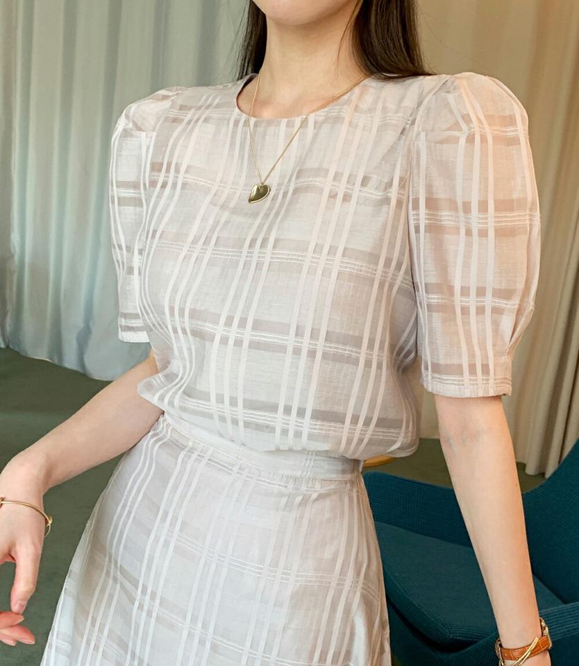 シアーチェックパフブラウス・全3色 レディース 【bl】ブラウス トップス 半袖 柄 模様 チェック パフスリーブ パフ袖 春 夏 フェミニン 上品 ガーリー パステル ゆったり ラウンドネック 韓国ファッション ハイホリHIHOLLI