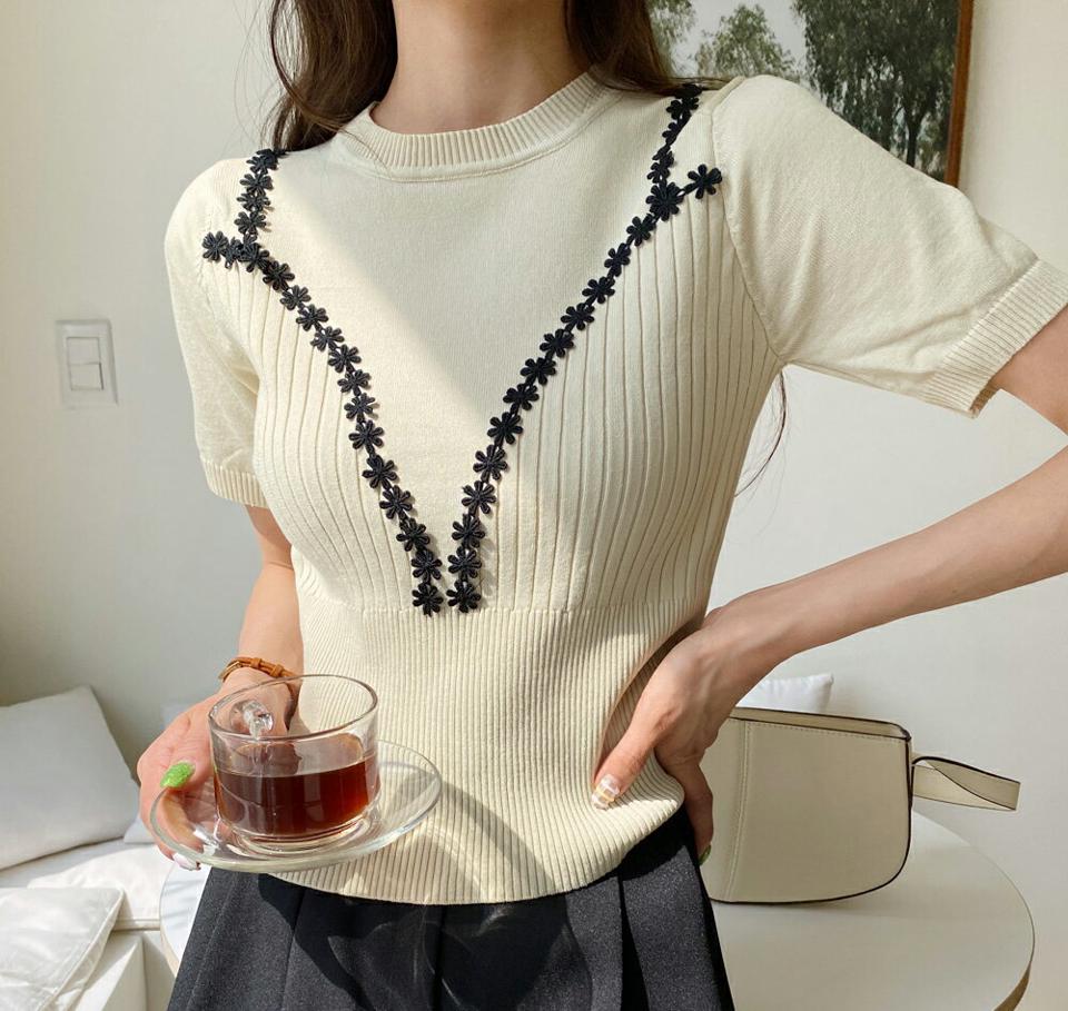 【マラソン特価】フラワーレースラインリブニット・全3色・b00455 レディース 【tops】トップス ニット 半袖 リブニット レース 花柄 かわいい 可愛い ガーリー パステル 水色 クロップド丈 短丈 切り替え ラウンドネック 春 夏 韓国ファッション セール
