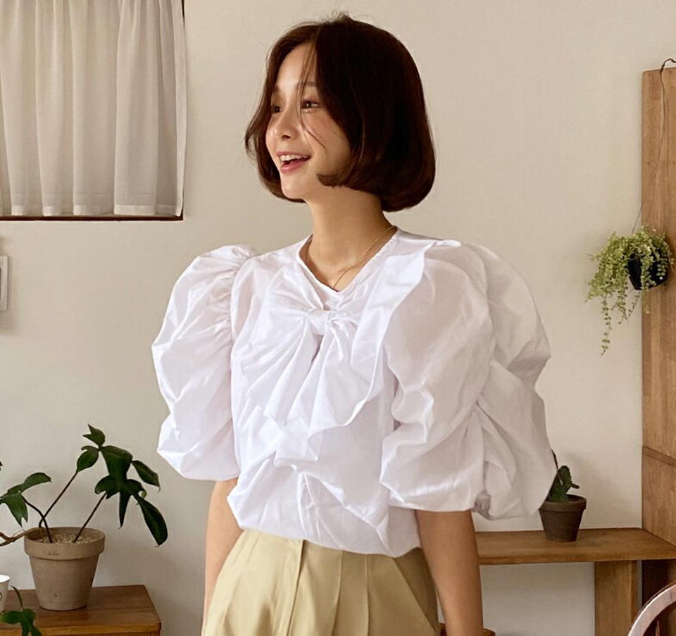 ビッグリボンパフブラウス・全3色・t66525 レディース 【bl】トップス ブラウス 半袖 ハーフスリーブ フリル りぼん パフ袖 パフスリーブ ガーリー かわいい 可愛い 個性的 ユニーク ゴム パールボタン ギャザー 襟コン 二の腕カバー 春 夏 韓国ファッション