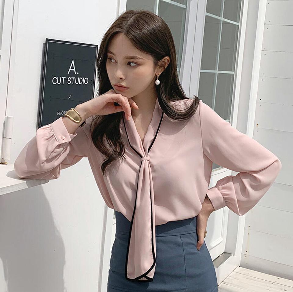 配色リボンブラウス・全3色・t00377 レディース 【bl】トップス ブラウス 長袖 Vネック 配色 リボン ボウタイ ギャザー パフスリーブ 無地 シンプル カジュアル フェミニン 大人 デコラティブ オケージョン 春 秋 韓国ファッション HIHOLLI