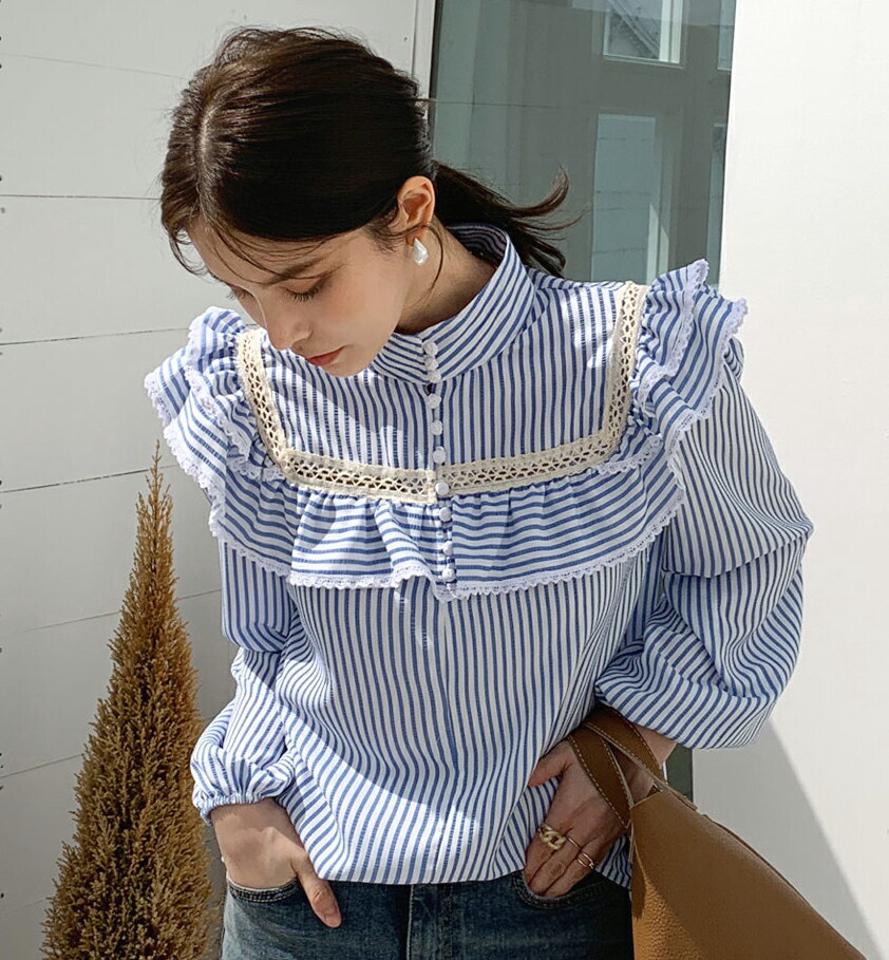 くるみボタンフリルストライプブラウス・全1色・b00369 レディース 【bl】トップス ブラウス 長袖 ハーフネック くるみボタン フリル ストライプ シンプル カジュアル フェミニン 春 秋 韓国ファッション ハイホリHIHOLLI