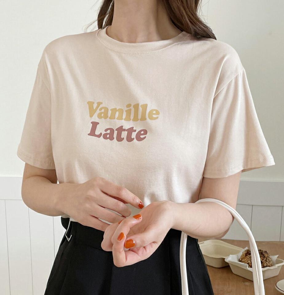 Vanille LatteラウンドTシャツ・全3色・t00625 レディース 【tops】韓国ファッション トップス Tシャツ 大人 半袖 ラウンドネック レタリング 英字 ロゴ シンプル 配色 フェミニン カジュアル デイリー 夏 春 秋