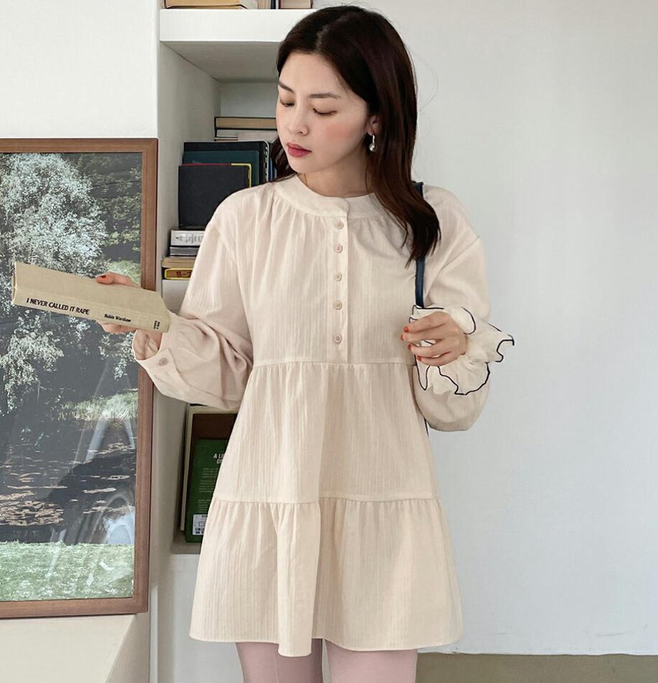 ハーフボタンティアードブラウス・全2色・t00627 レディース 【bl】韓国ファッション トップス ブラウス 長袖 ラウンドネック ハーフボタン ティアード パフスリーブ 可愛い かわいい シンプル カジュアル フェミニン 体型カバー 春 秋