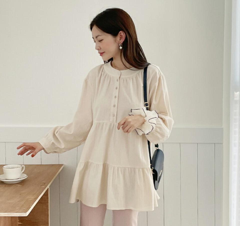 ハーフボタンティアードブラウス・全2色・t00627 レディース 【bl】韓国ファッション トップス ブラウス 長袖 ラウンドネック ハーフボタン ティアード パフスリーブ 可愛い かわいい シンプル カジュアル フェミニン 体型カバー 春 秋