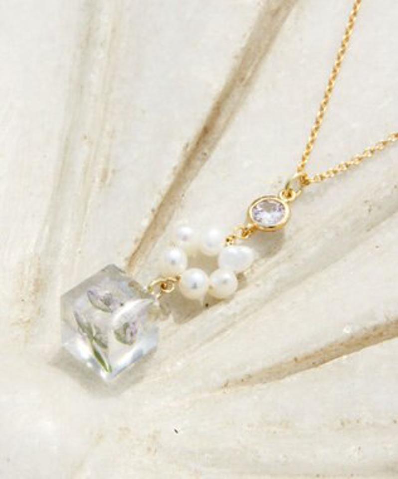【アクリル樹脂フラワー】フラワーキューブネックレス（ゴールドフィルド）