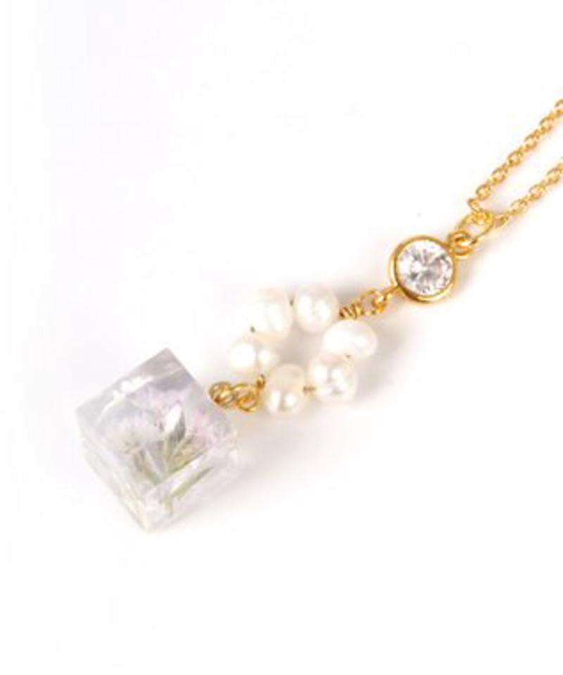 【アクリル樹脂フラワー】フラワーキューブネックレス（ゴールドフィルド）