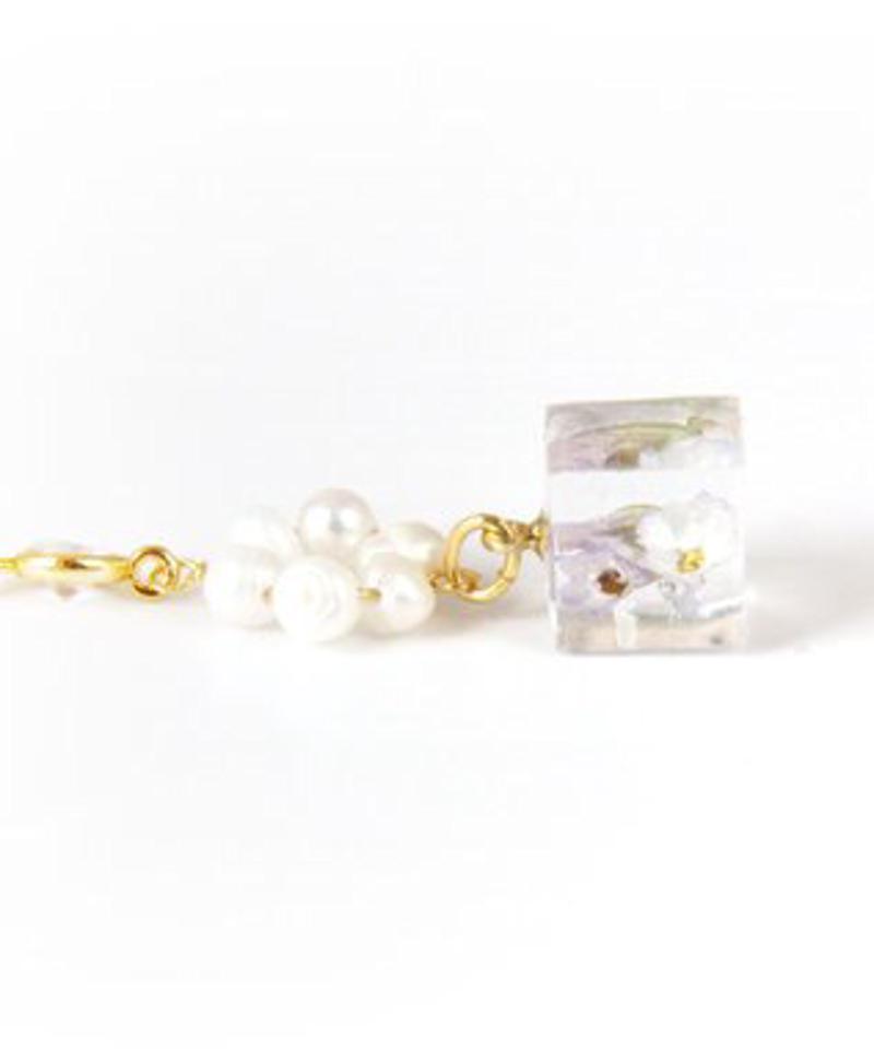 【アクリル樹脂フラワー】フラワーキューブネックレス（ゴールドフィルド）
