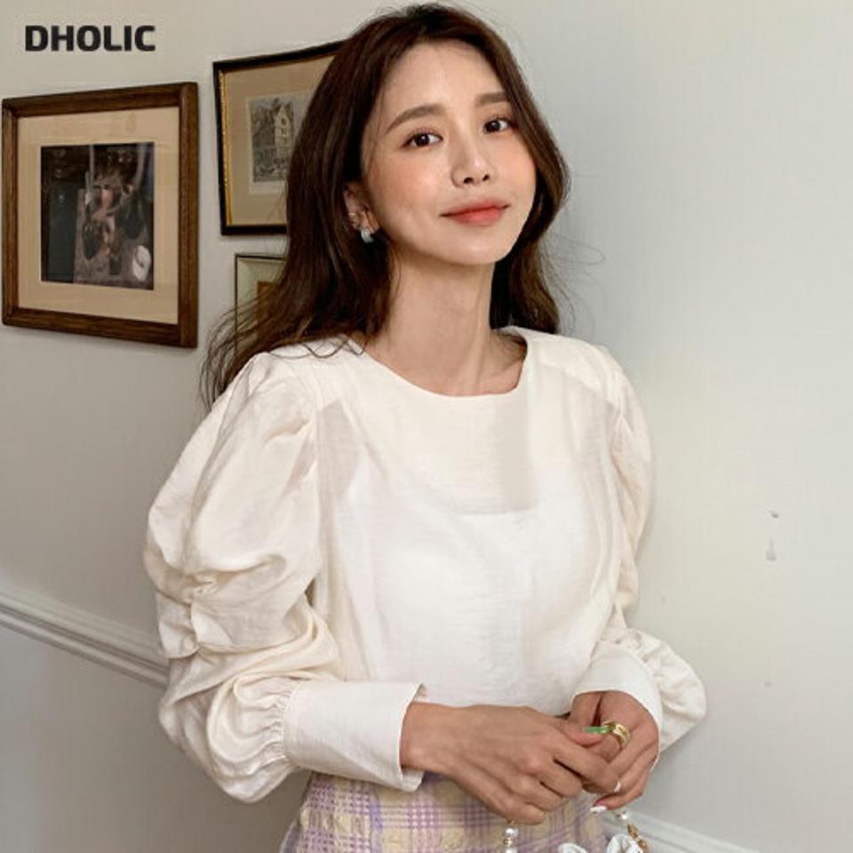 サテンギャザースリーブブラウス・全3色・t66975 レディース 【bl】トップス ブラウス 長袖 袖コン ギャザー サテン ゴム 肩パッド ボリューム袖 かわいい 可愛い ガーリー 大人 春 秋 韓国ファッション