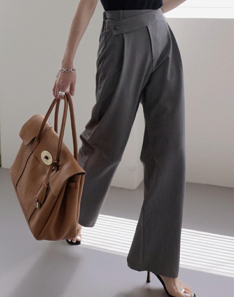 アンバランスボタンスラックス・全3色 レディース 【pt】パンツ スラックス ロング丈 無地 単色 シンプル ベーシック ボタン オフィスカジュアル ハイウエスト ワイド 大人っぽ きれいめ 春 夏 秋 冬 韓国ファッション ハイホリHIHOLLI