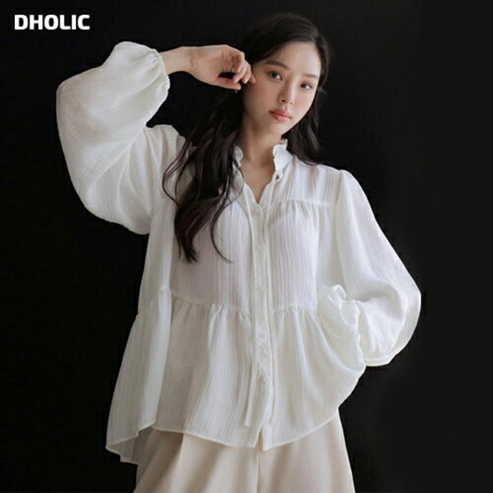フリルシースルーティアードブラウス・全2色 レディース 【bl】ブラウス トップス 単色 無地 シンプル フリル シースルー ティアード 楽ちん 体型カバー ボタン スリット パフスリーブ 透け感 フェミニン 春 夏 韓国ファッション ハイホリHIHOLLI