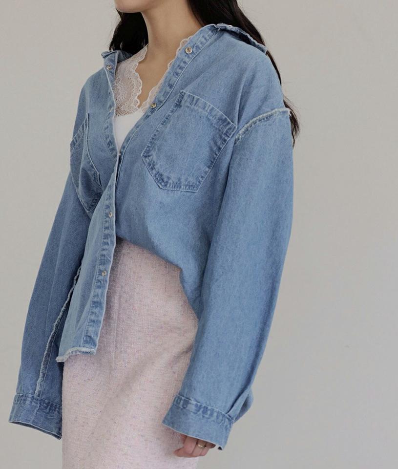 リバーシブルデニムシャツ・全2色 レディース 【bl】シャツ トップス 長袖 デニム リバーシブル 襟 ボタン アウター カジュアル シンプル ラフ 春 秋 フリンジ オーバーフィット 体型カバー 可愛い かわいい 韓国ファッション ハイホリHIHOLLI