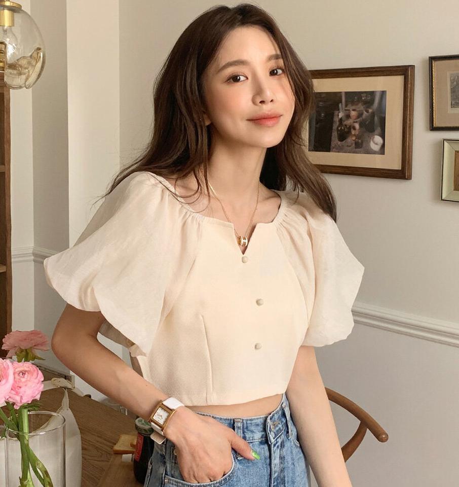 パフクロップドブラウス・全3色・b66970 レディース 【bl】トップス ブラウス 半袖 ハーフスリーブ クロップド丈 短丈 パフ袖 パフスリーブ 単色 無地 シンプル ボリューム袖 ラグランスリーブ 二の腕カバー ゴム Vネック 春 夏 韓国ファッション