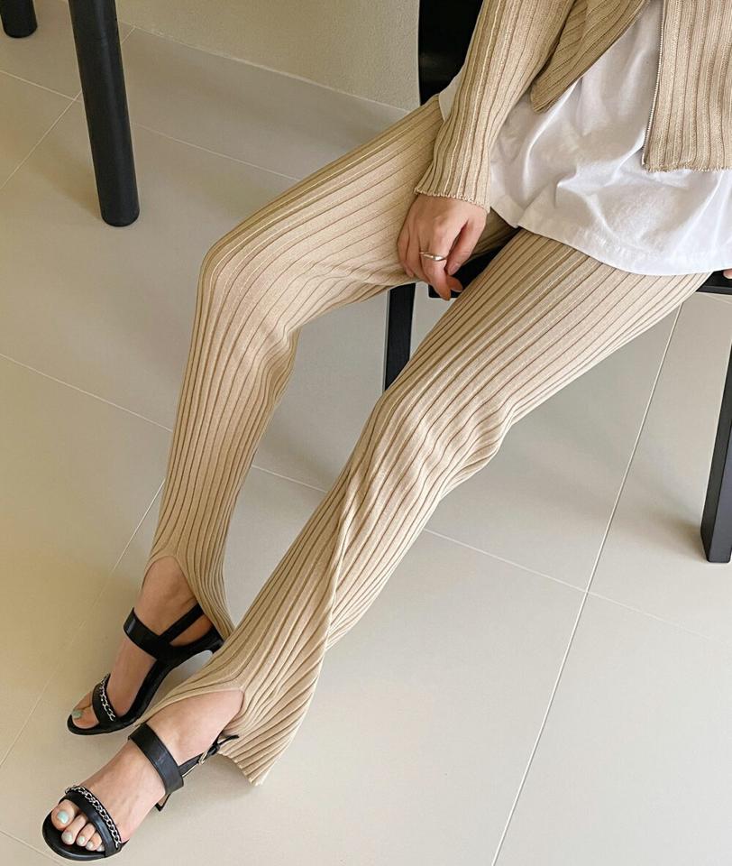 ニットスリットパンツ・全3色 レディース 【pt】パンツ ロング丈 ニット スリット 単色 無地 シンプル サマーニット リブ 楽ちん 春 秋 ハイウエスト フレア 脚長 ウエストゴム フェミニン カジュアル 韓国ファッション ハイホリHIHOLLI