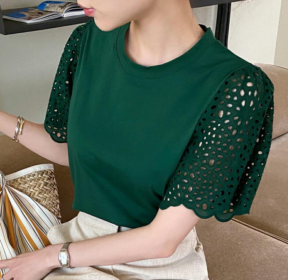 【10%OFF】アイレットレーススリーブTシャツ・全3色 レディース 【tops】トップス 半袖 Tシャツ 単色 スカラップ レース 透け感 カジュアル 上品 フェミニン 春 夏 アイボリー グリーン ブラック 二の腕カバー 韓国ファッション ハイホリHIHOLLI セール SALE