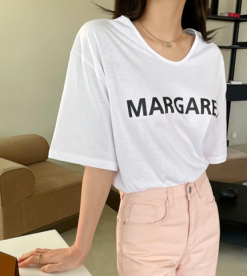 MARGARETスリット半袖Tシャツ・全4色 レディース 【tops】トップス 半袖 Tシャツ ロゴ ロゴT 楽ちん 体型カバー スリット 鎖骨 デコルテ レタリング シンプル 春 夏 パステル 綿 コットン カジュアル 水色 韓国ファッション ハイホリHIHOLLI