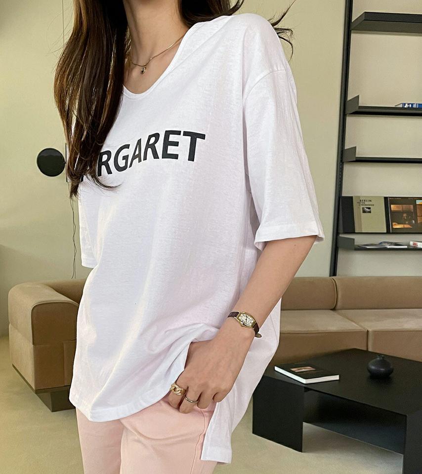 MARGARETスリット半袖Tシャツ・全4色 レディース 【tops】トップス 半袖 Tシャツ ロゴ ロゴT 楽ちん 体型カバー スリット 鎖骨 デコルテ レタリング シンプル 春 夏 パステル 綿 コットン カジュアル 水色 韓国ファッション ハイホリHIHOLLI