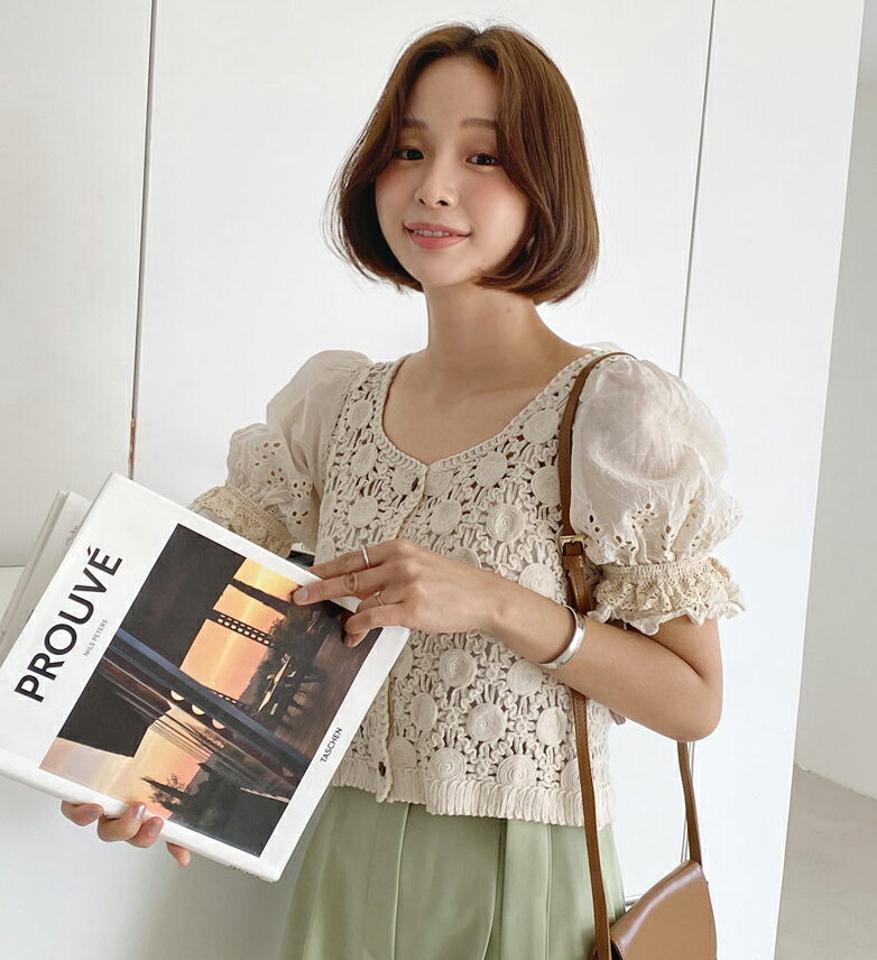 クロシェレースパフスリーブブラウス・全2色・b67111 レディース 【bl】トップス ブラウス 半袖 ハーフスリーブ パフ袖 パフスリーブ レース クロシェ編み ガーリー かわいい デコルテ 鎖骨 アイレットレース 袖コン 春 夏 韓国ファッション