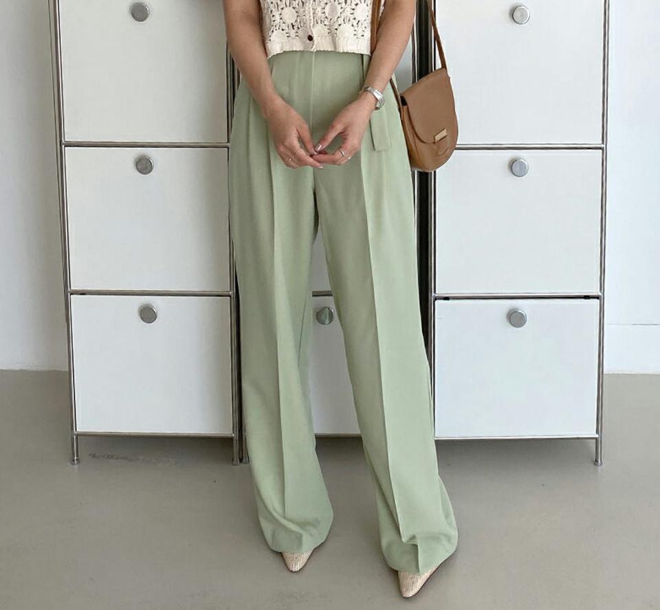 ストラップツータックワイドスラックス・全2色・t67139 レディース 【pt】スラックス パンツ ズボン ロングパンツ カラーパンツ 単色 無地 シンプル タック ハイウエスト ワイドパンツ オフィスカジュアル テンセル 春 夏 韓国ファッション