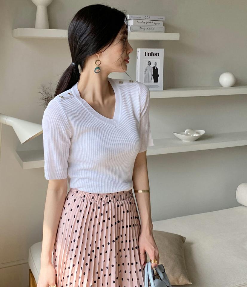 Vネックボタンリブニット・全5色・t72137 レディース 【tops】トップス ニット 大人 半袖 Vネック ショルダーボタン 単色 シンプル フェミニン カジュアル 緑 夏 春 秋 韓国ファッション ハイホリHIHOLLI