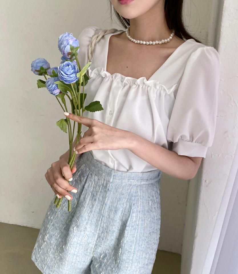 スクエアフリルボタンブラウス・全4色・t66567 レディース 【bl】トップス ブラウス 半袖 スクエアネック フリル パフ袖 パフスリーブ 単色 無地 シンプル かわいい 可愛い 大人 デコルテ 鎖骨 ピンク パステル 春 夏 韓国ファッション