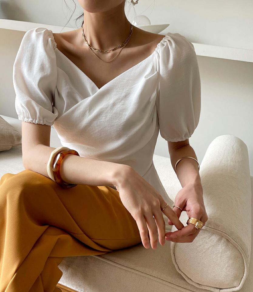 カシュクールペプラムパフブラウス・全3色・t72130 レディース 【bl】トップス ブラウス 半袖 Vネック クロップド丈 カシュクール パフスリーブ 無地 シンプル カジュアル フェミニン 体型カバー 夏 春 秋 韓国ファッション ハイホリHIHOLLI