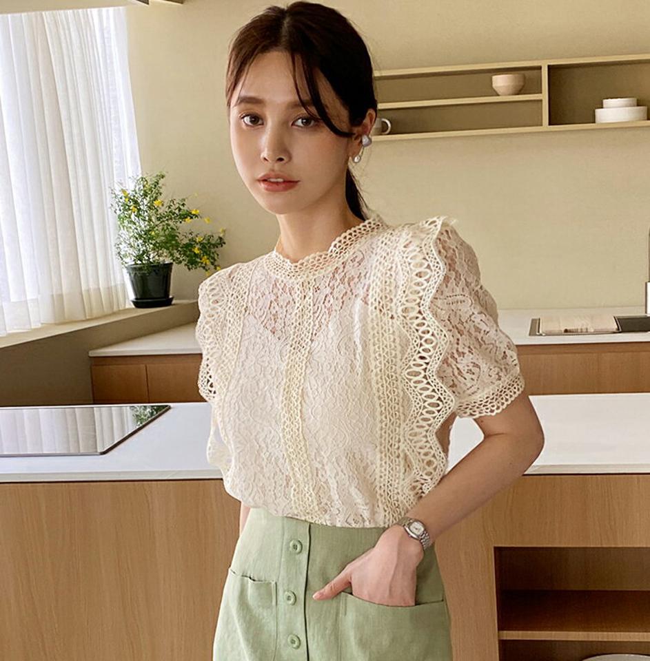 ウェーブレースシースルーブラウス・全3色・b71949 レディース 【bl】ブラウス トップス 柄 模様 レース 半袖 透け感 シースルー 総レース 裏地 フェミニン 上品 春 夏 かわいい 可愛い ガーリー パステル 韓国ファッション ハイホリHIHOLLI