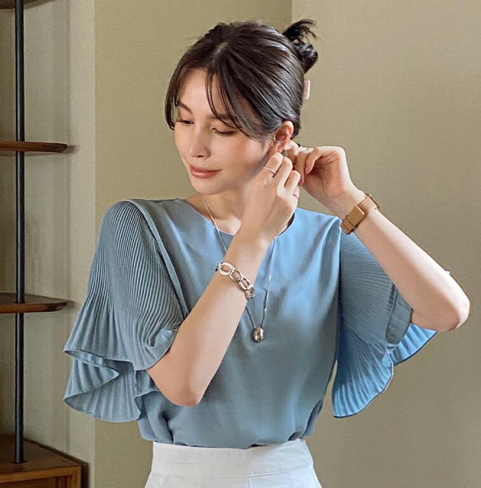 【10%OFF】プリーツフレアブラウス・全3色・t71952 レディース 【bl】ブラウス トップス 半袖 無地 シンプル パステル プリーツ フレア 春 夏 上品 大人 オフィスカジュアル 学校行事 フェミニン 二の腕カバー 水色 きれいめ 韓国ファッション ハイホリHIHOLLI セール SALE