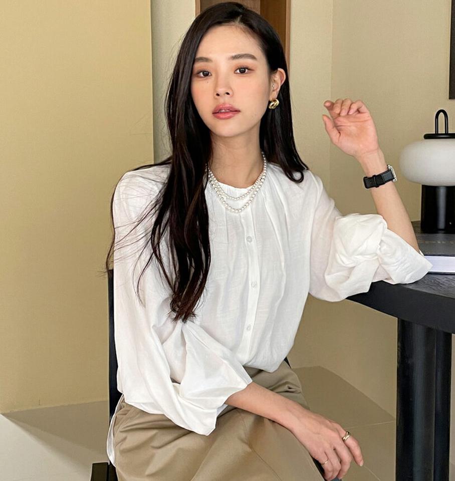 ツイストスリーブアンバランスブラウス・全2色・b71956 レディース 【bl】ブラウス トップス 単色 無地 シンプル 七分丈 七分袖 7分丈 7分袖 ツイスト ボタン カジュアル かわいい 可愛い 春 夏 ナチュラル 韓国ファッション ハイホリHIHOLLI