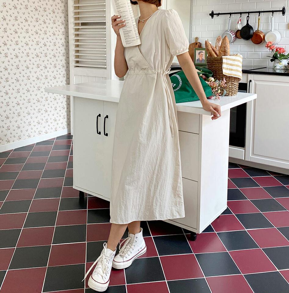 【マラソン特価】カシュクールストリングワンピース・全3色・t00679 レディース 【ops】ワンピース ロング丈 ロングワンピース 半袖 ストリング 単色 無地 シンプル フェミニン 上品 大人 ウエストマーク かわいい 水色 パフ袖 パフスリーブ 春 夏 韓国ファッション