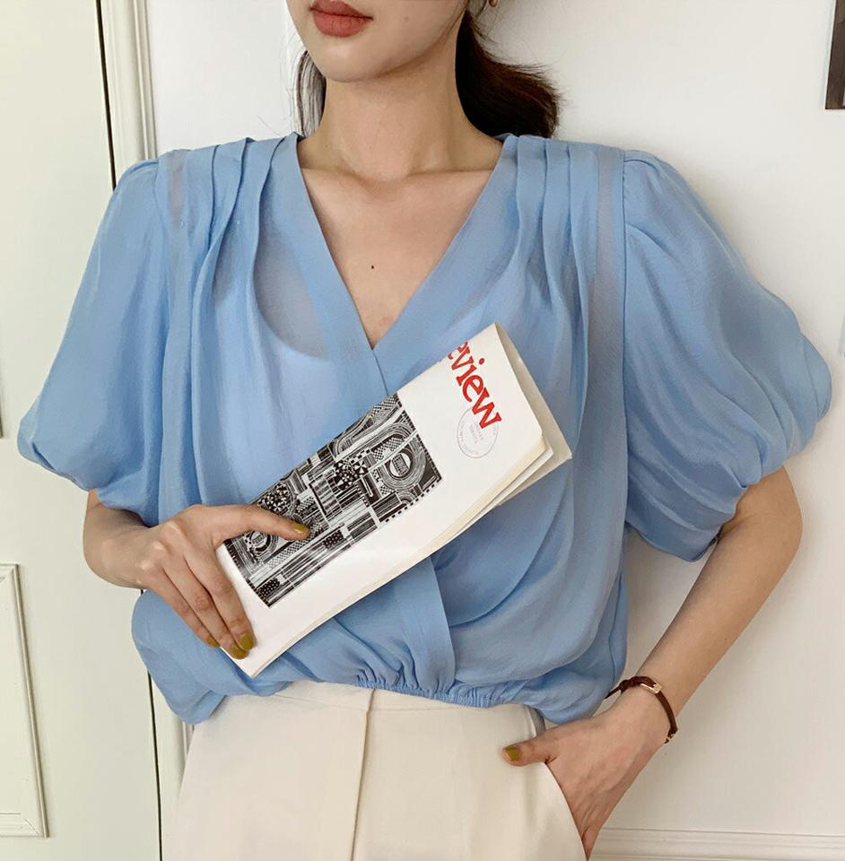 タックVネックバルーンブラウス・全4色・t00670 レディース 【bl】トップス ブラウス 半袖 ハーフスリーブ 袖コン バルーンスリーブ 透け感 シアー シースルー フェミニン かわいい 可愛い 二の腕カバー 春 夏 韓国ファッション