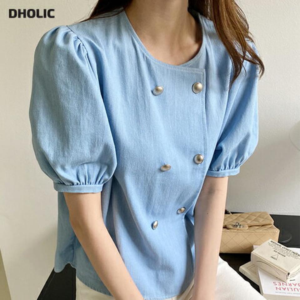 ダブルボタンデニムブラウス・全2色・b00443 レディース 【bl】ブラウス トップス 半袖 ボタン 配色 バステル パフスリーブ パフ袖 デニム メタル ラウンドヘム コットン オーバーフィット フェミニン カジュアル 春 夏 韓国ファッション ハイホリHIHOLLI
