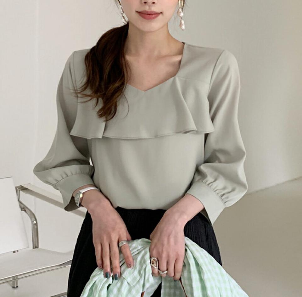 7分袖フリルブラウス・全4色・b00452 レディース 【bl】ブラウス トップス 七分丈 7分丈 7分袖 七分袖 単色 無地 シンプル パステル ベーシック オフィスカジュアル フリル 鎖骨 フェミニン きれいめ 大人っぽ 春 夏 韓国ファッション ハイホリHIHOLLI