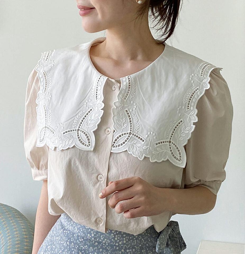 ビッグレースカラーパフブラウス・全2色・t67025 レディース 【bl】トップス ブラウス 半袖 ハーフスリーブ レース 襟コン 大きい襟 パフ袖 パフスリーブ ガーリー かわいい 可愛い 大人 アイレット セーラーカラー 春 夏 韓国ファッション