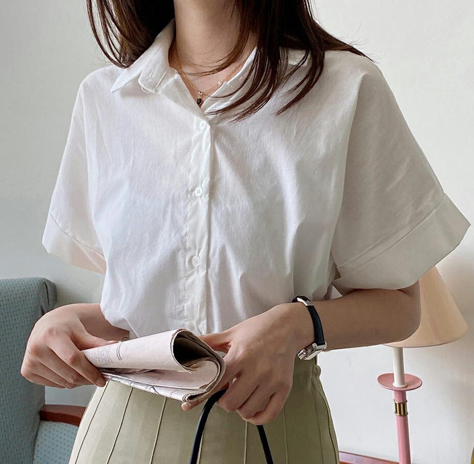 ロールアップ半袖シャツ・全3色・t67024 レディース 【tops】トップス シャツ 半袖 ハーフスリーブ 単色 無地 シンプル ベーシック 大人 オフィスカジュアル きれいめ 清楚 白シャツ ホワイト 春 夏 韓国ファッション