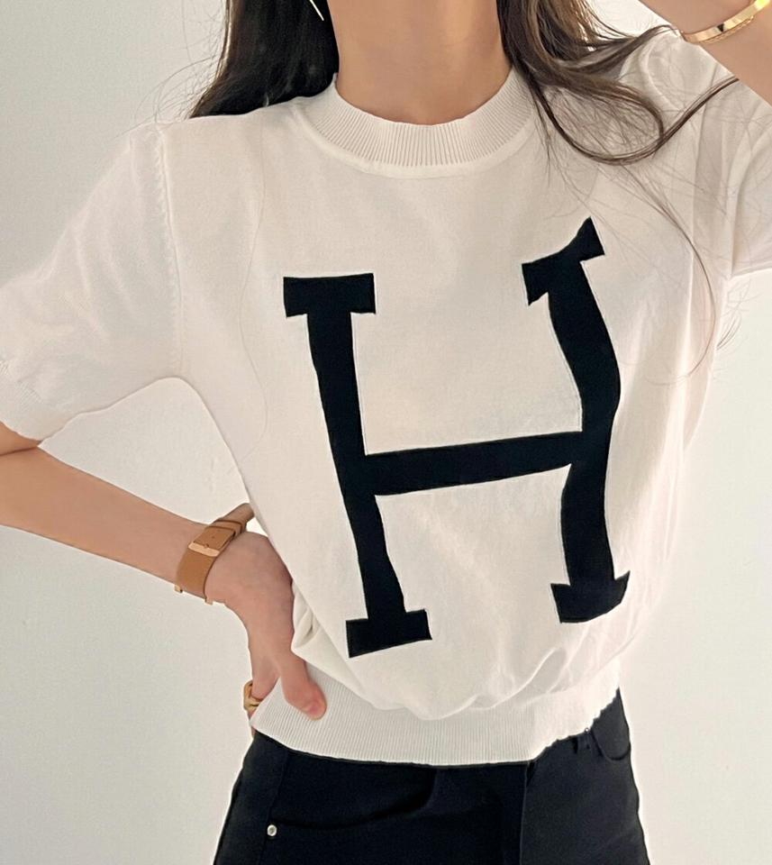 ≪人気商品再入荷≫Hロゴニット・全2色・b00441 レディース 【tops】トップス ニット 半袖 ロゴ ロゴT 配色 模様 柄 クロップド丈 サマーニット 春 夏 カジュアル きれいめ 大人っぽ 楽ちん モノクロ ブラック ホワイト 韓国ファッション ハイホリHIHOLLI