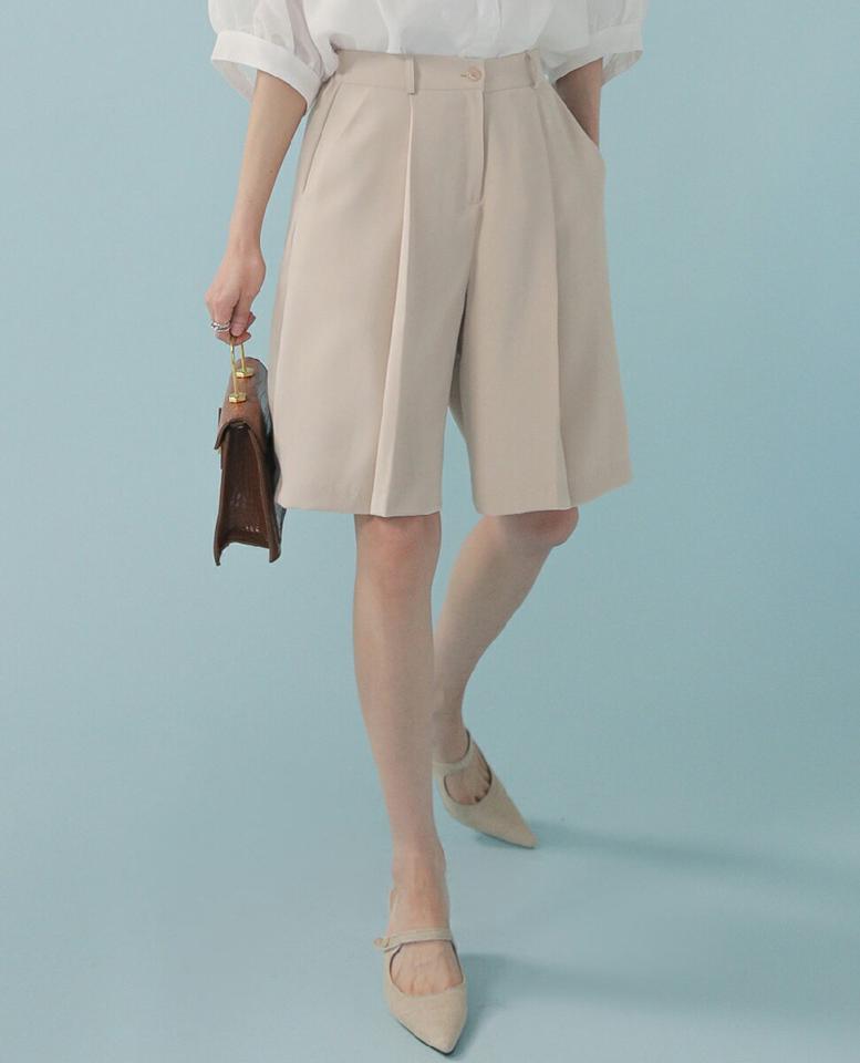 ワイドハーフスラックス・全3色・b00258 レディース 【pt】パンツ ショート丈 ハーフ丈 単色 無地 シンプル スラックス ワイド カジュアル ストレート ハイウエスト タック 春 夏 かわいい 可愛い 韓国ファッション ハイホリHIHOLLI