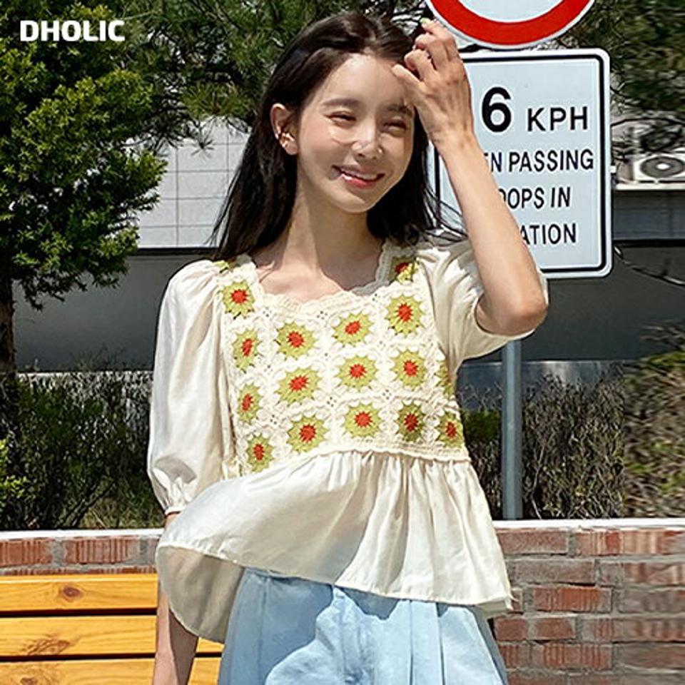 フローラルクロシェコントラストブラウス・全2色・b67028 レディース 【bl】トップス ブラウス 半袖 クロシェ編み 花柄 ガーリー コントラスト フレア スクエアネック クロップド丈 黄色 パフスリーブ y2k お腹カバー 春 夏 韓国ファッション