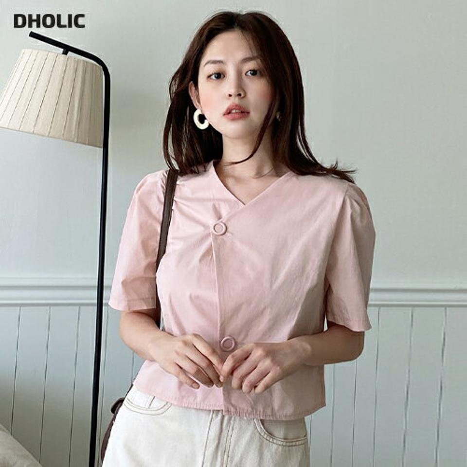 ダイアゴナルボタンパフブラウス・全4色・t67026 レディース 【bl】トップス ブラウス 半袖 ハーフスリーブ 斜め ユニーク 単色 無地 シンプル オフィスカジュアル 大人 個性的 パフスリーブ パフ袖 パステル ピンク 春 夏 韓国ファッション