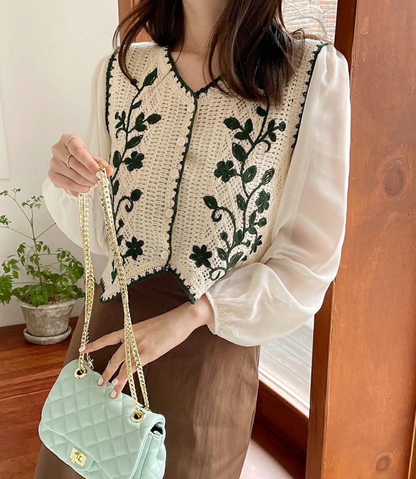 フローラルクロシェコントラストブラウス・全2色・b67196 レディース 【bl】トップス ブラウス クロシェ編み ニット 花柄 ガーリー レトロ かわいい 可愛い 異素材 透け感 シアー シースルー シフォン パフ袖 パフスリーブ 春 秋 韓国ファッション