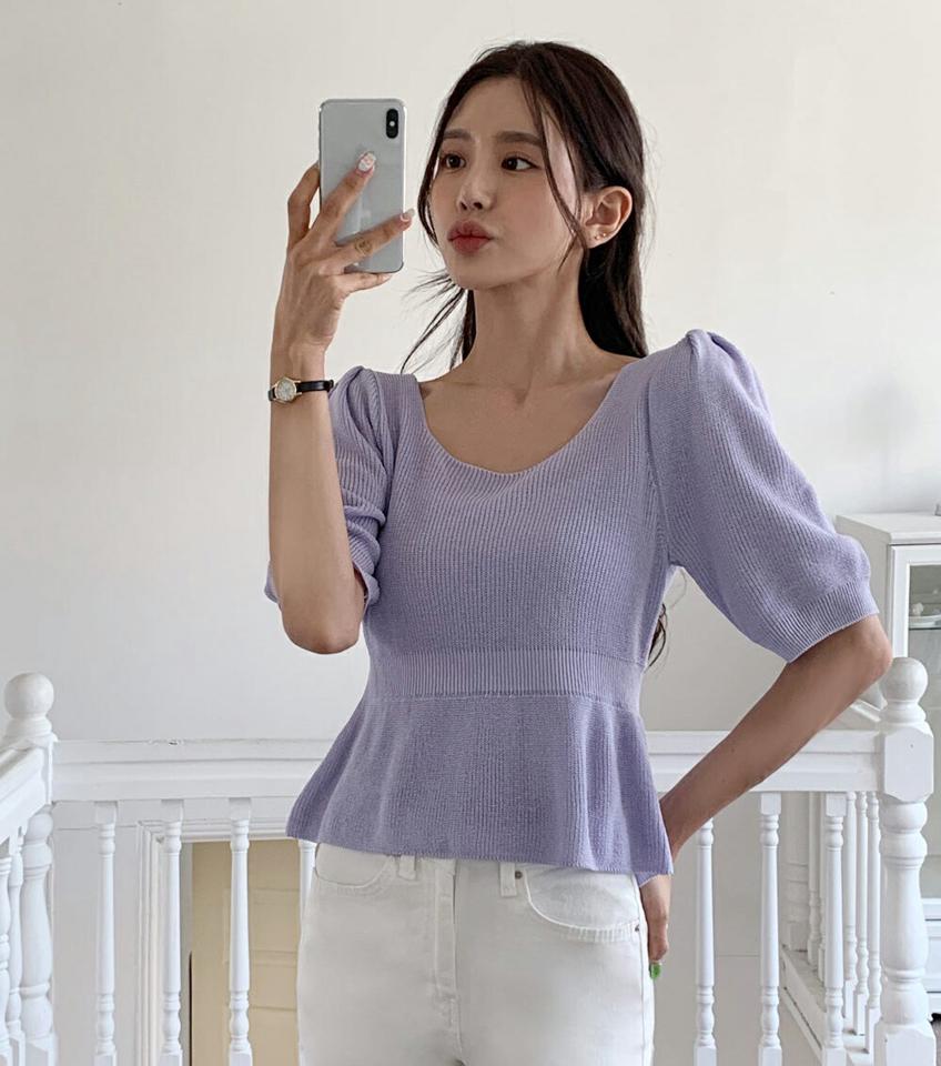 スクエアネックパフ半袖ニット・全3色・t00570 レディース 【tops】韓国ファッション サマーニット トップス ニット 半袖 スクエアネック パフスリーブ クロップド丈 デコルテ ペプラム 無地 シンプル フェミニン カジュアル デイリー 紫 夏 春 秋