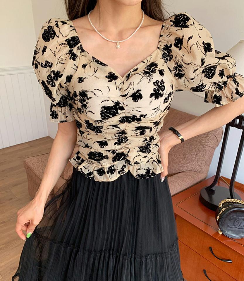 2WAYカップシャーリング花柄ブラウス・全2色・b00539 レディース 【bl】韓国ファッション トップス ブラウス 半袖 ハートネック シャーリング 花柄 フローラル フラワー ギャザー かわいい 可愛い シンプル カジュアル アンティーク柄 ベージュ フェミニン 夏 春 秋