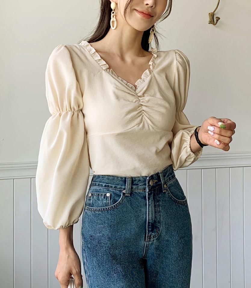 シャーリングフリルブラウス・全3色・t00540 レディース 【bl】韓国ファッション トップス ブラウス 長袖 ハートネック シャーリング フリル シフォン クロップド丈 可愛い かわいい シンプル カジュアル フェミニン 春 秋