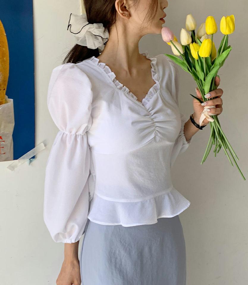 シャーリングフリルブラウス・全3色・t00540 レディース 【bl】韓国ファッション トップス ブラウス 長袖 ハートネック シャーリング フリル シフォン クロップド丈 可愛い かわいい シンプル カジュアル フェミニン 春 秋